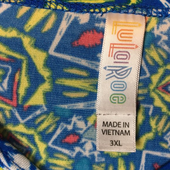 LuLaRoe T Shirt 3X Short Sleeve High Low Knit Geometric Print Blue Casual Scoop - Picture 5 of 9